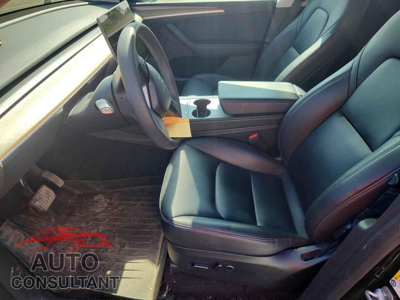 TESLA MODEL Y 2023 - LRWYGDFD8PC221075