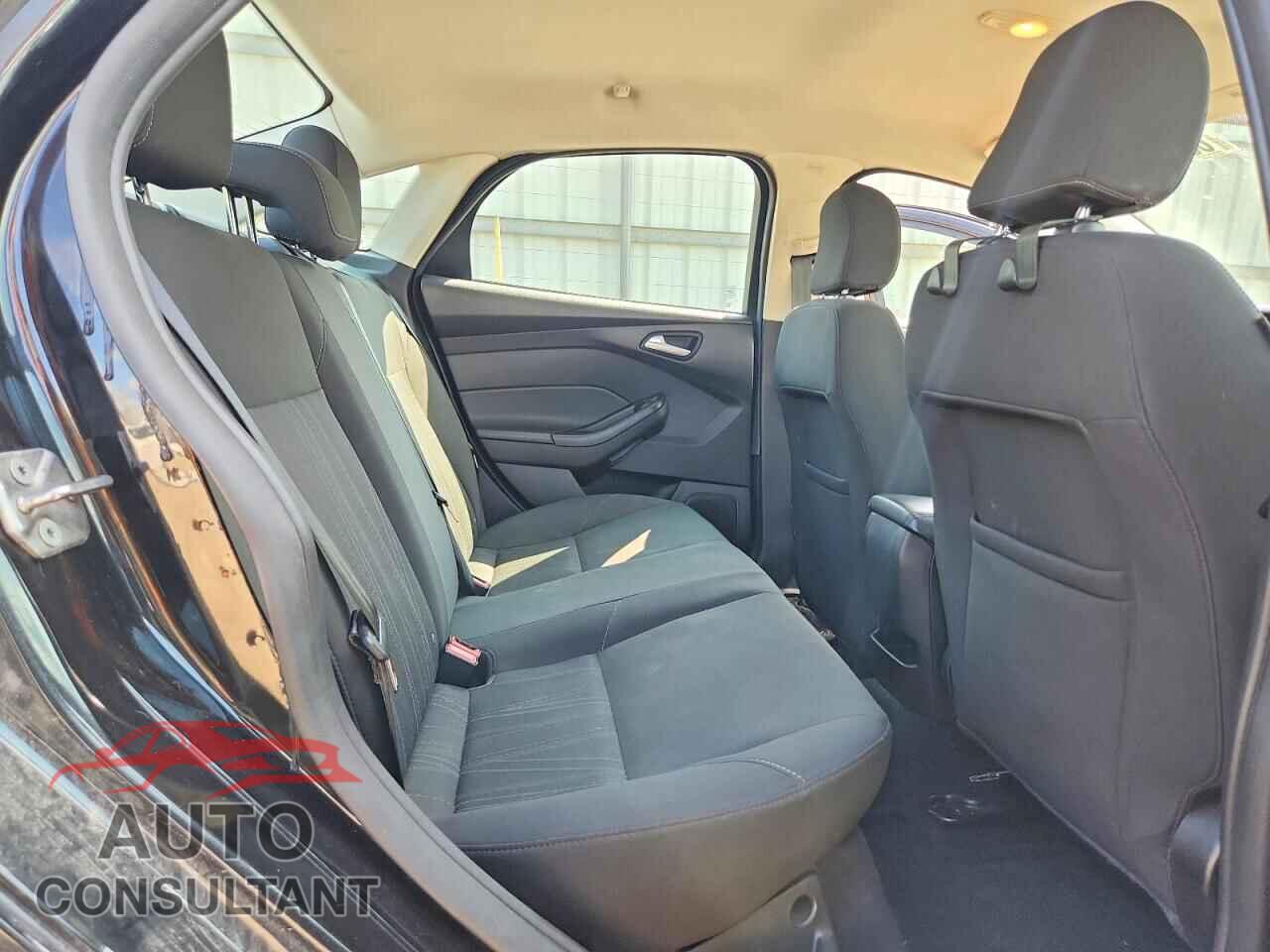 FORD FOCUS 2015 - 1FADP3F28FL216182