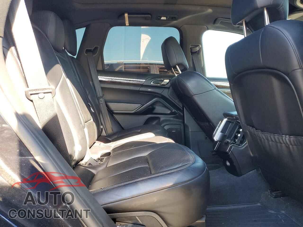PORSCHE CAYENNE 2016 - WP1AF2A27GKA40944