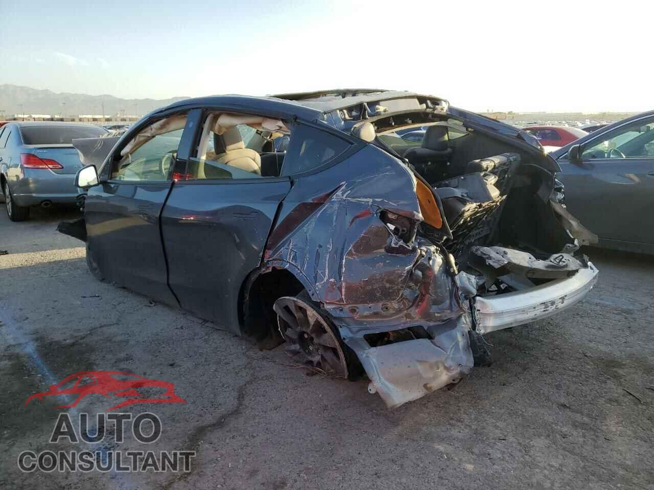 TESLA MODEL Y 2021 - 5YJYGAEE2MF285901