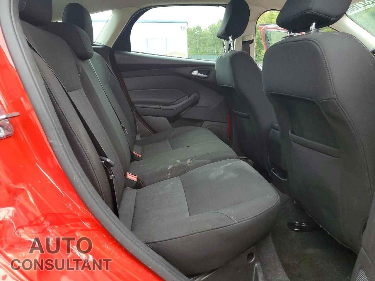 FORD FOCUS 2017 - 1FADP3K28HL232732