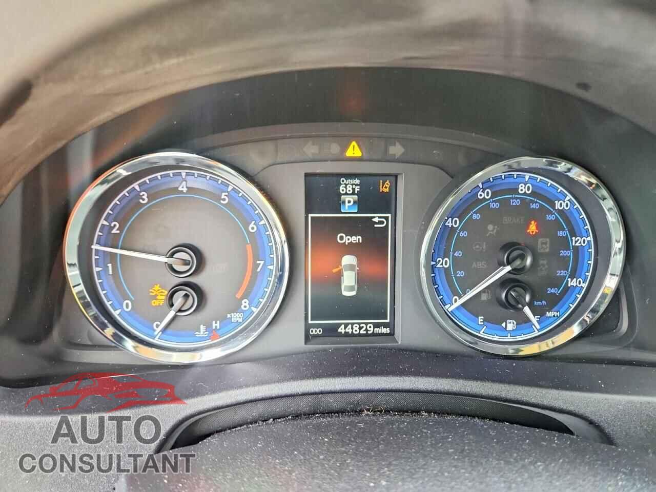 TOYOTA COROLLA 2018 - 2T1BURHE0JC982010