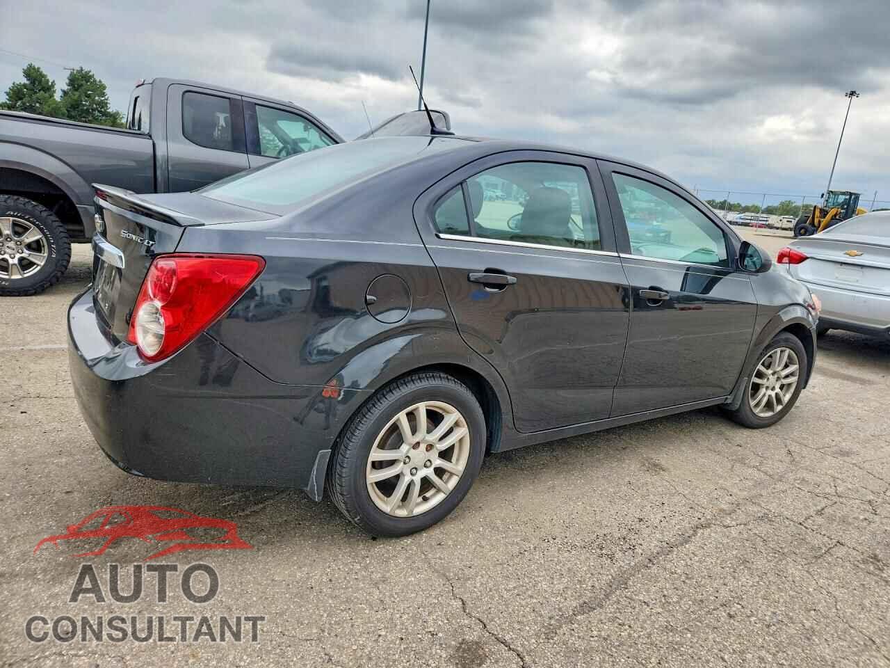 CHEVROLET SONIC 2013 - 1G1JC5SH2D4164787