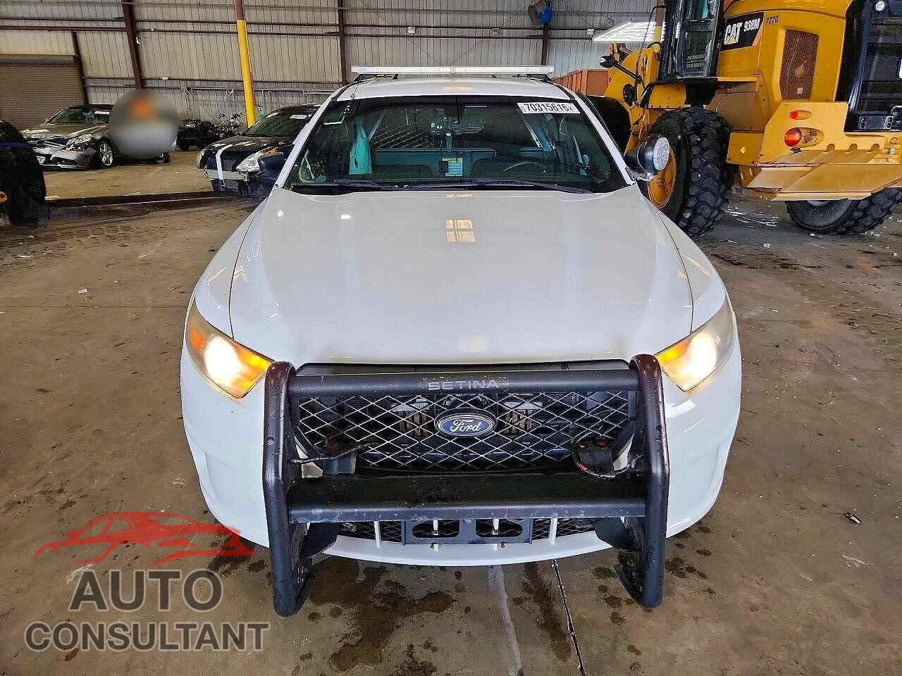 FORD TAURUS 2017 - 1FAHP2L82HG118894