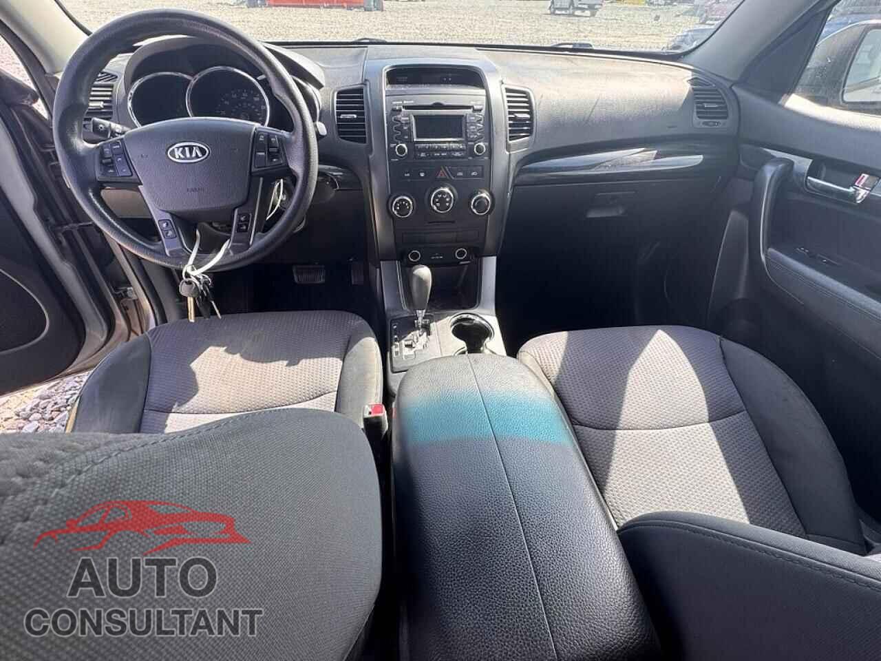 KIA SORENTO 2012 - 5XYKT3A12CG305488