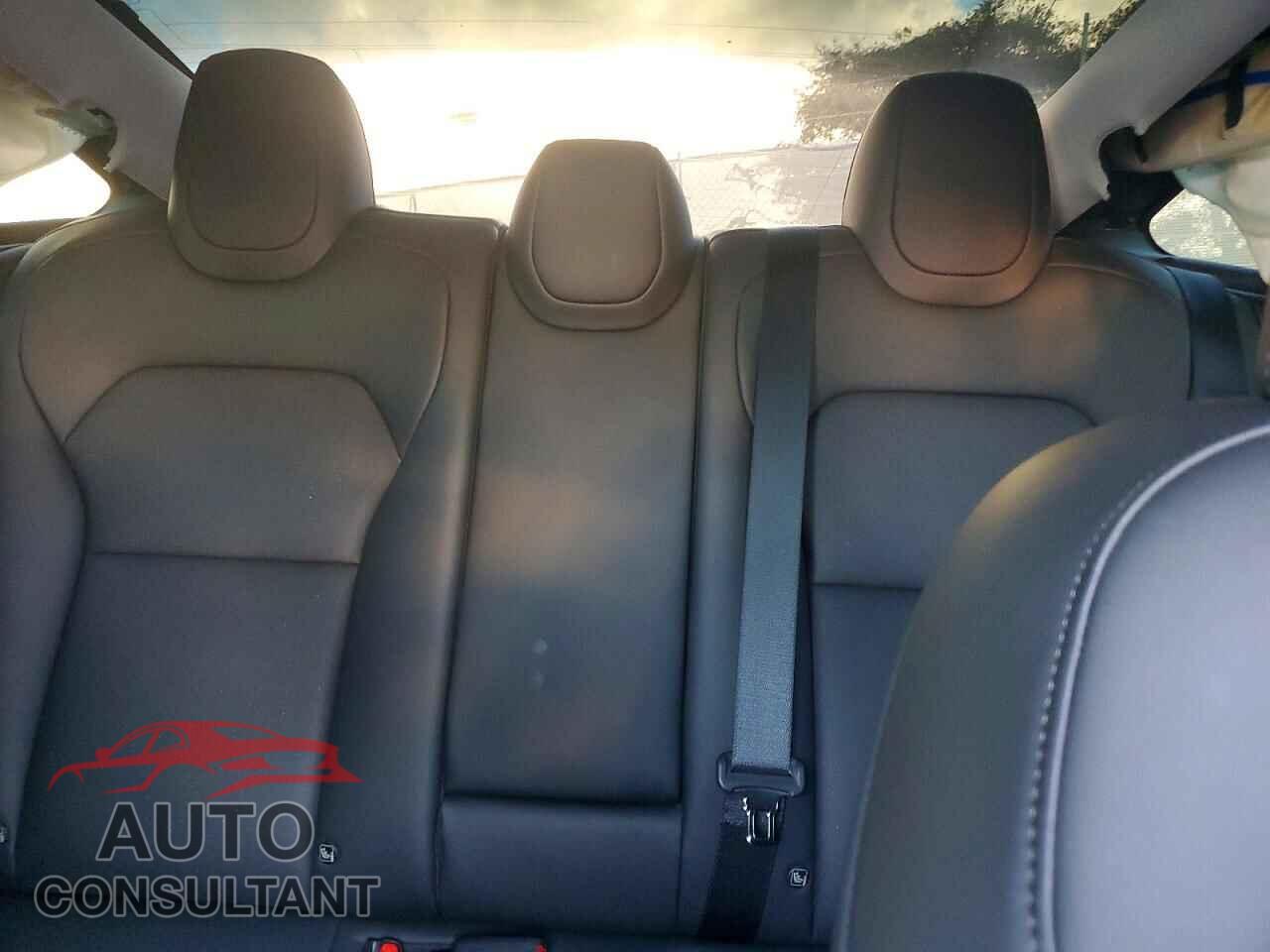 TESLA MODEL 3 2024 - 5YJ3E1EA0RF864972