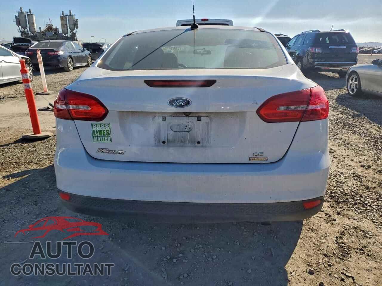 FORD FOCUS 2018 - 1FADP3FE2JL322582