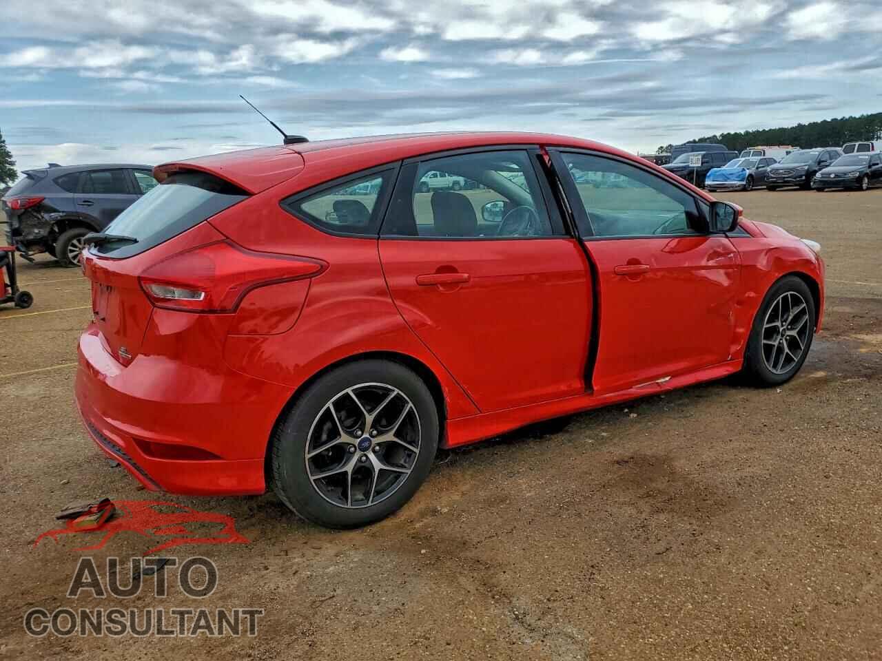 FORD FOCUS 2015 - 1FADP3K21FL240426