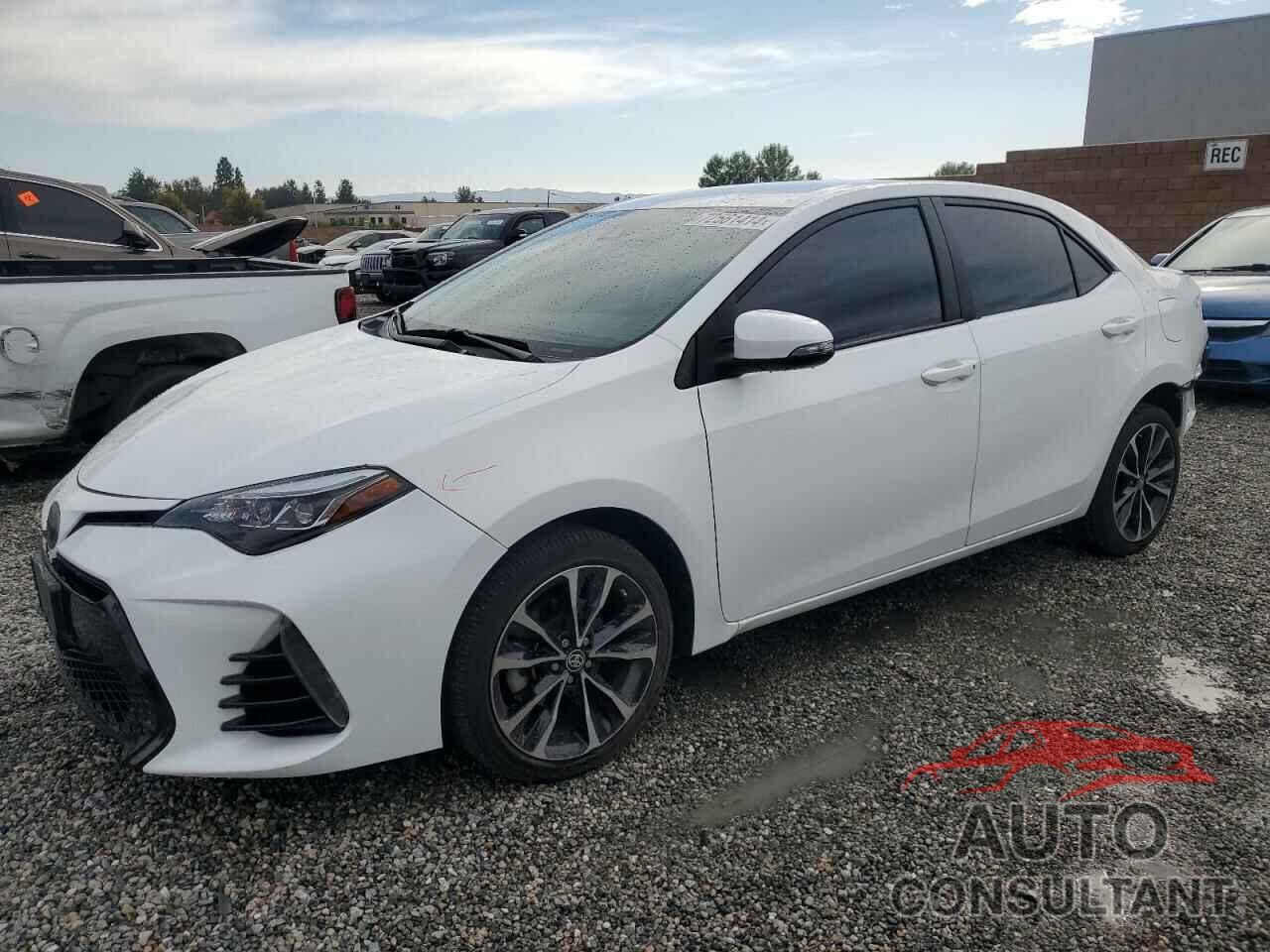TOYOTA COROLLA 2018 - 5YFBURHE7JP801386