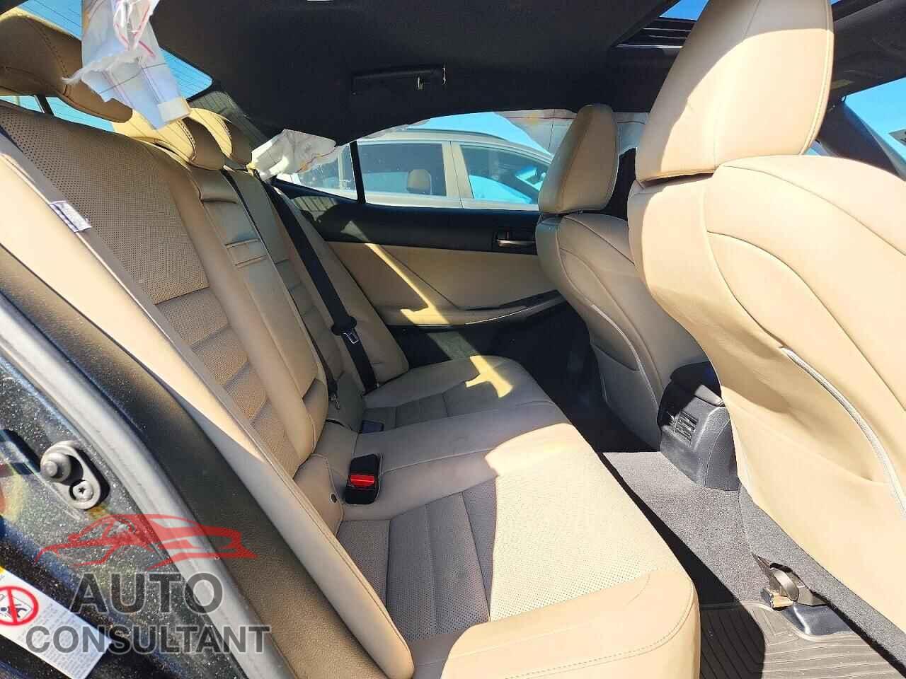 LEXUS IS 2017 - JTHBA1D28H5051055