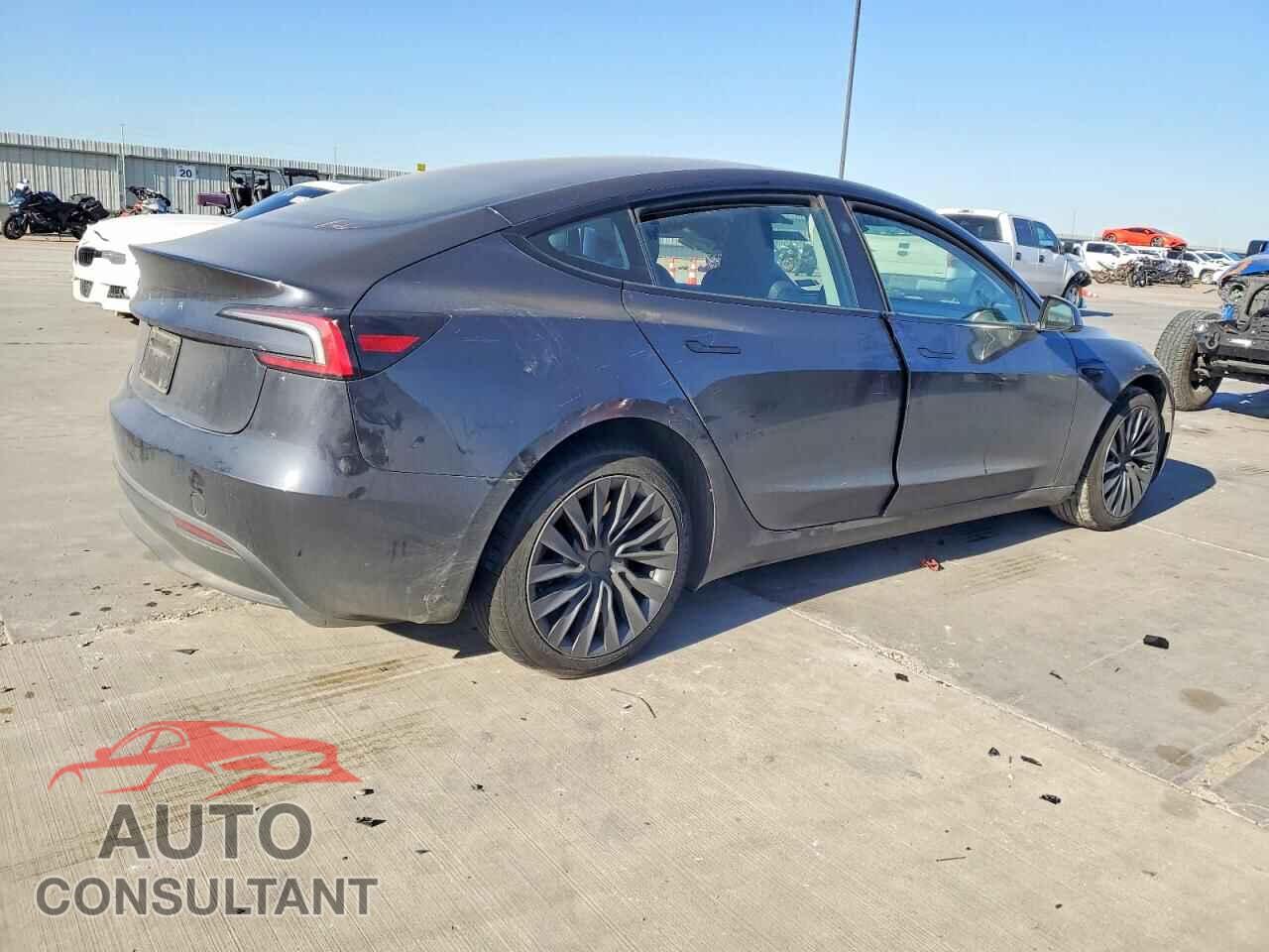 TESLA MODEL 3 2024 - 5YJ3E1EA9RF782352