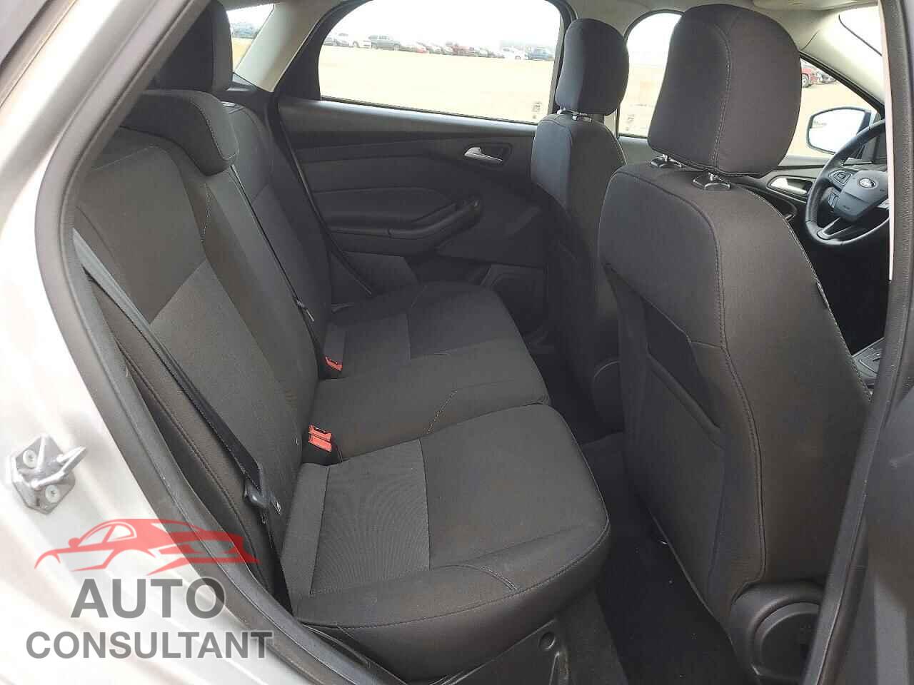 FORD FOCUS 2017 - 1FADP3K23HL239958