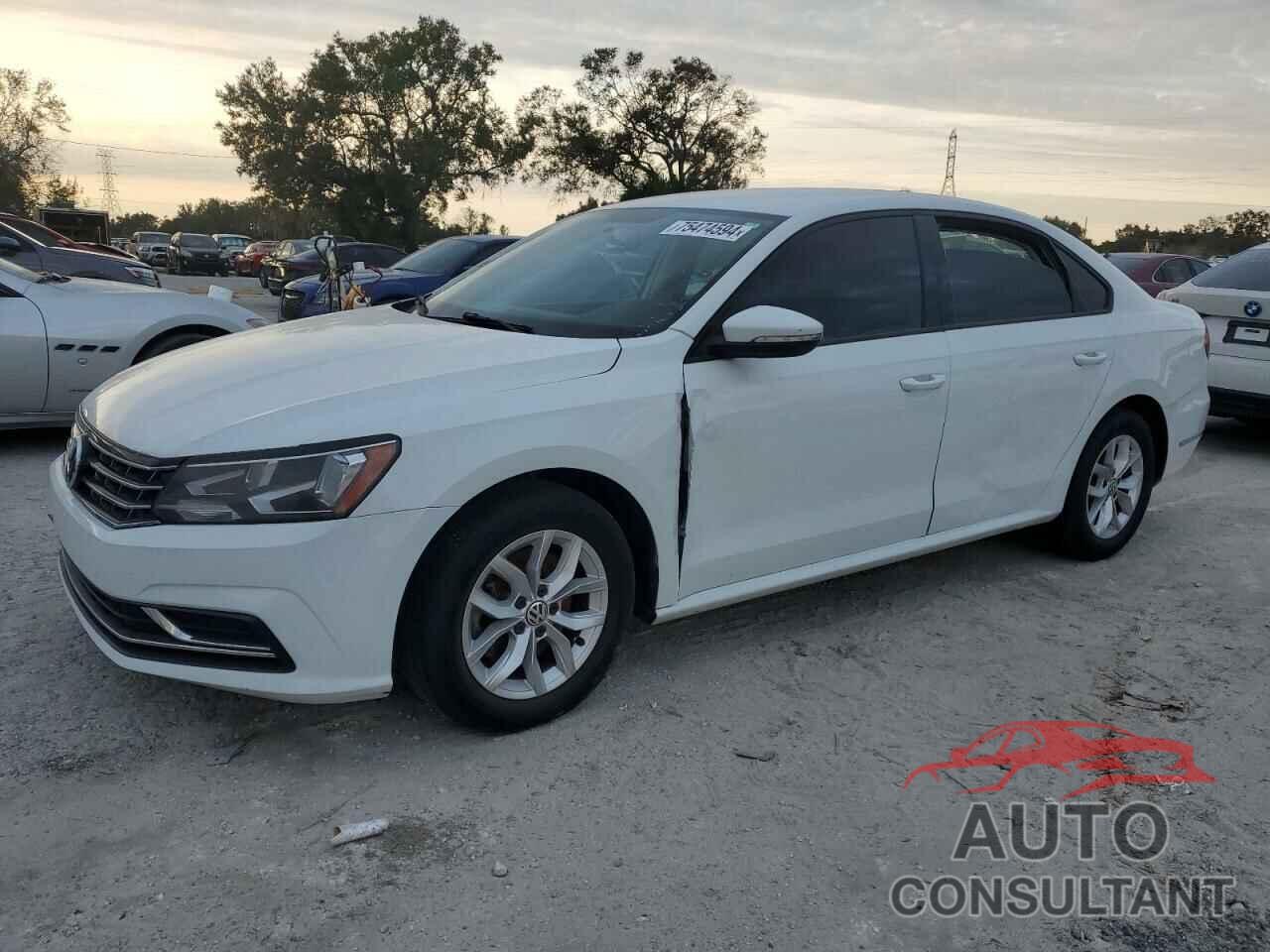 VOLKSWAGEN PASSAT 2018 - 1VWAA7A32JC025952