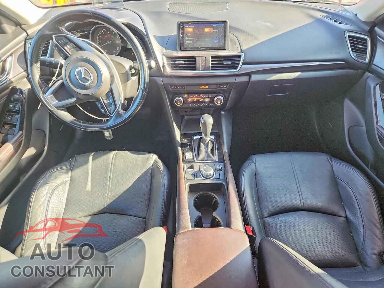 MAZDA 3 2018 - 3MZBN1M37JM169044