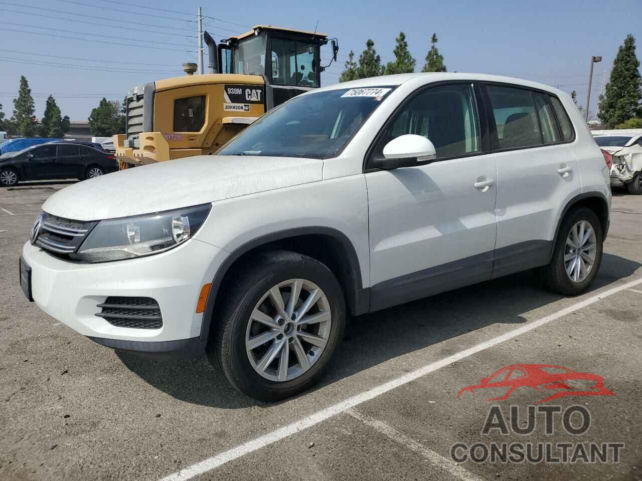 VOLKSWAGEN TIGUAN 2017 - WVGAV7AX6HK055039