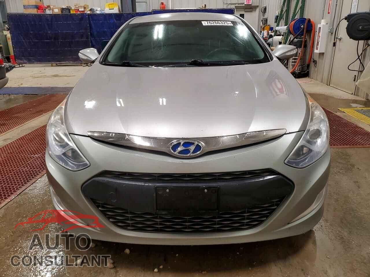 HYUNDAI SONATA 2012 - KMHEC4A43CA035289