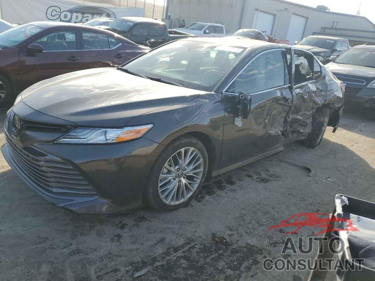 TOYOTA CAMRY 2018 - 4T1B11HK1JU107338