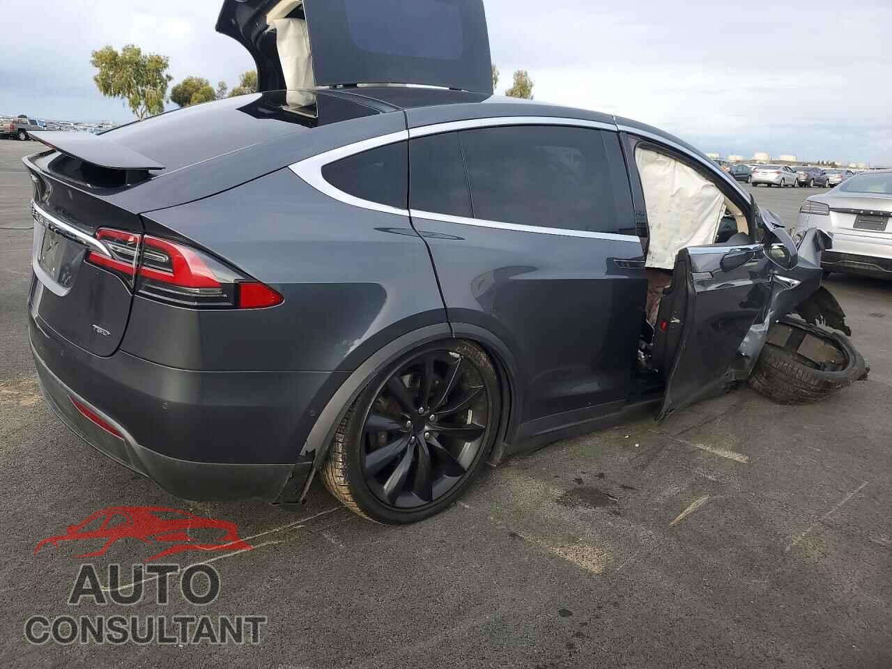 TESLA MODEL X 2016 - 5YJXCBE21GF008583