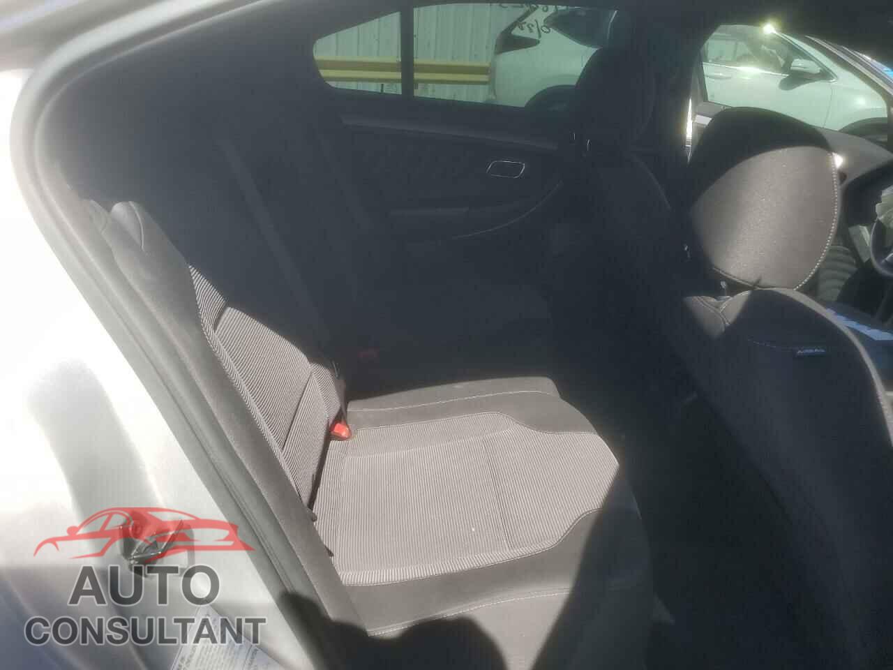 FORD TAURUS 2017 - 1FAHP2E85HG109121