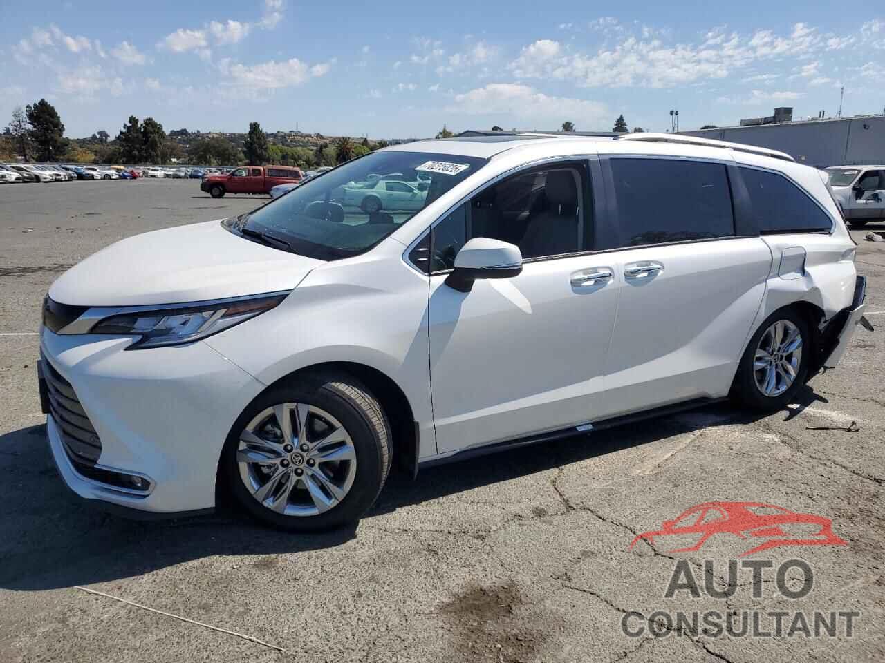 TOYOTA SIENNA 2024 - 5TDZRKEC2RS211061