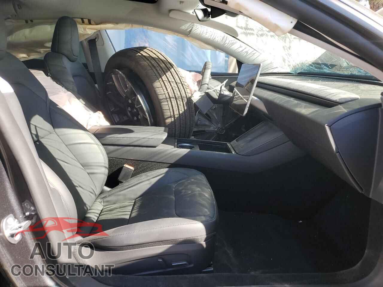 TESLA MODEL 3 2025 - 5YJ3E1EA5SF048376