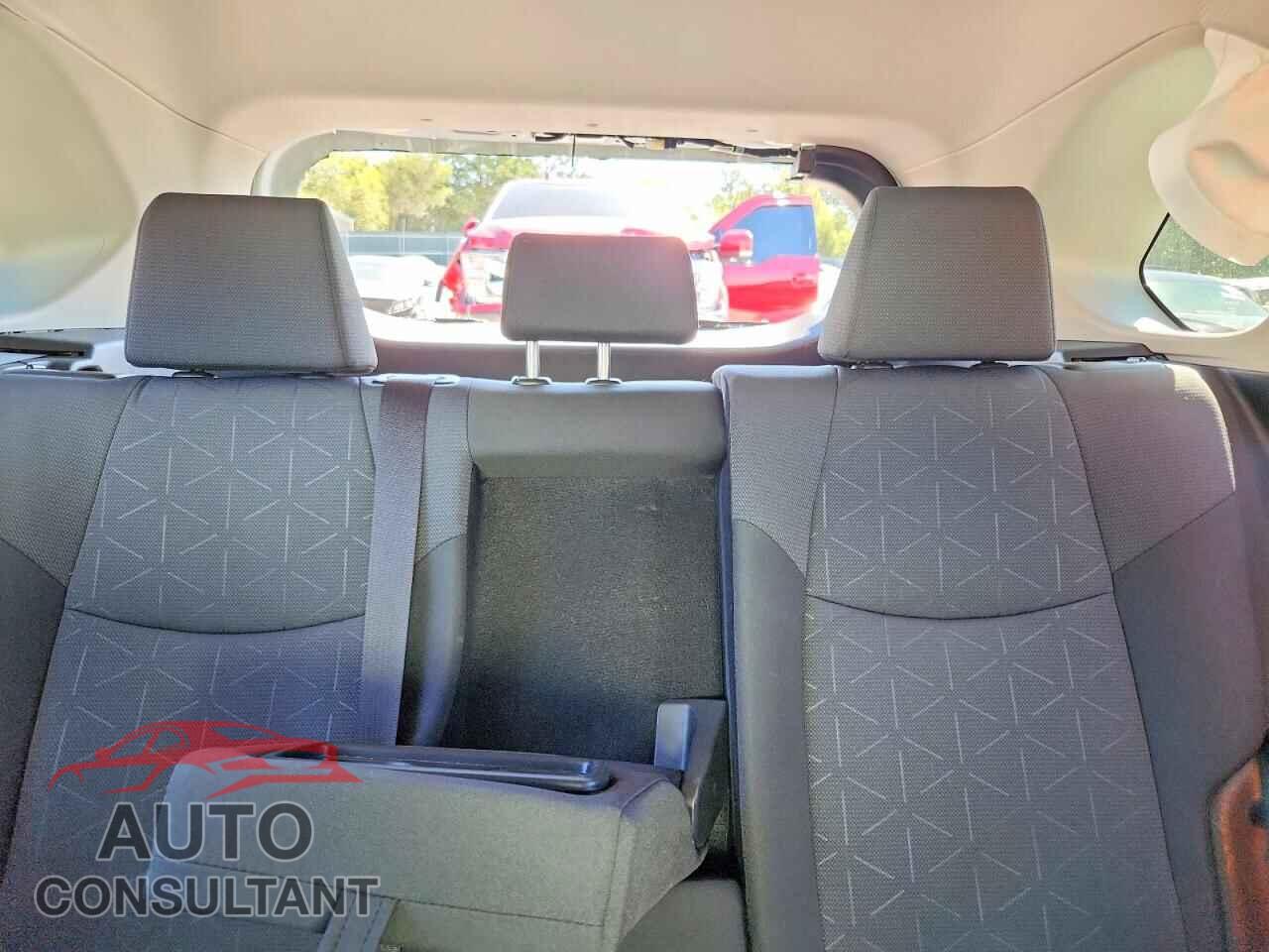 TOYOTA RAV4 2019 - JTMP1RFV3KD024484