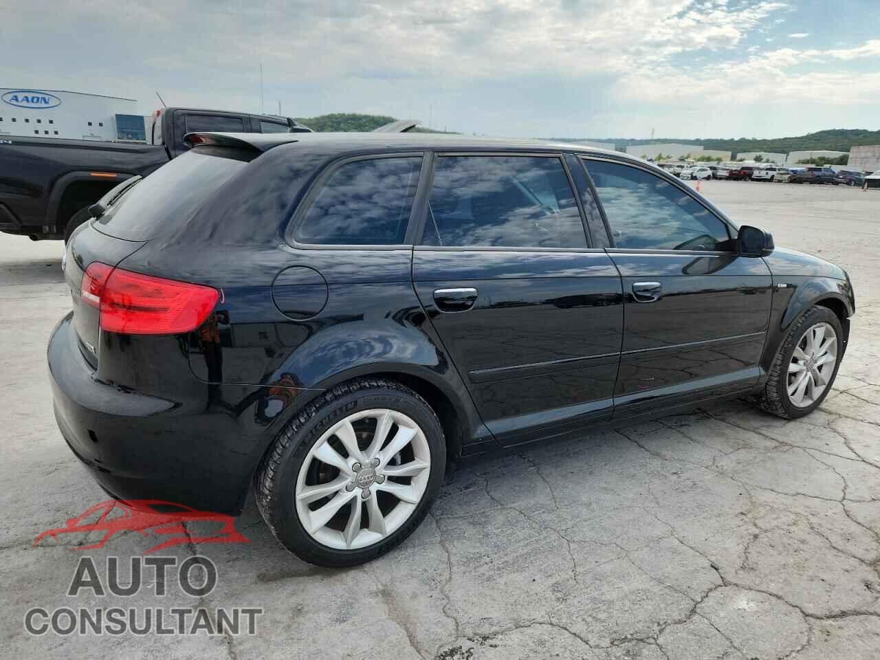 AUDI A3 2011 - WAUBJAFM8BA128020