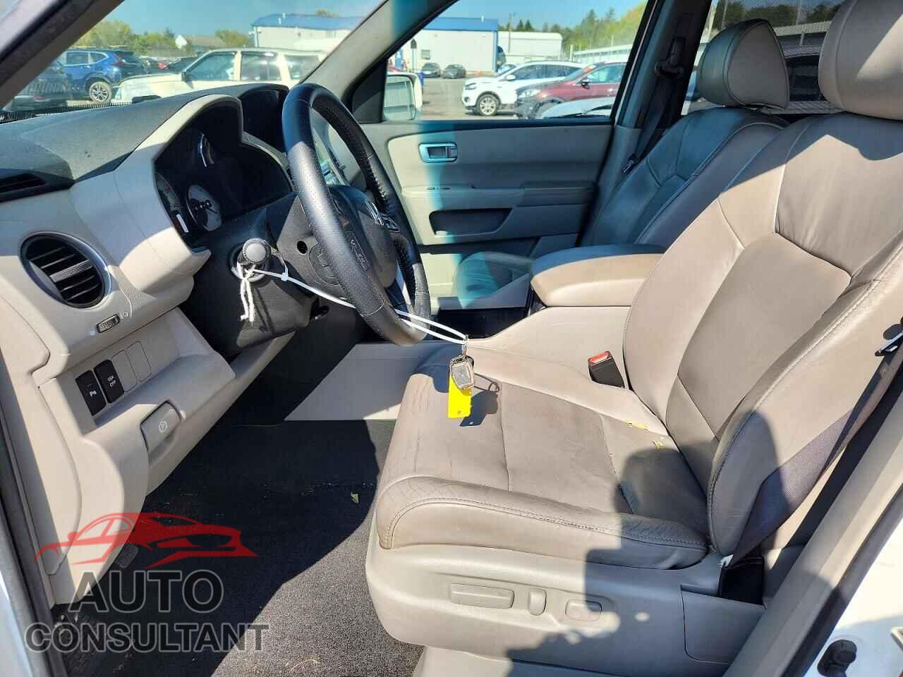 HONDA PILOT 2011 - 5FNYF4H96BB082980