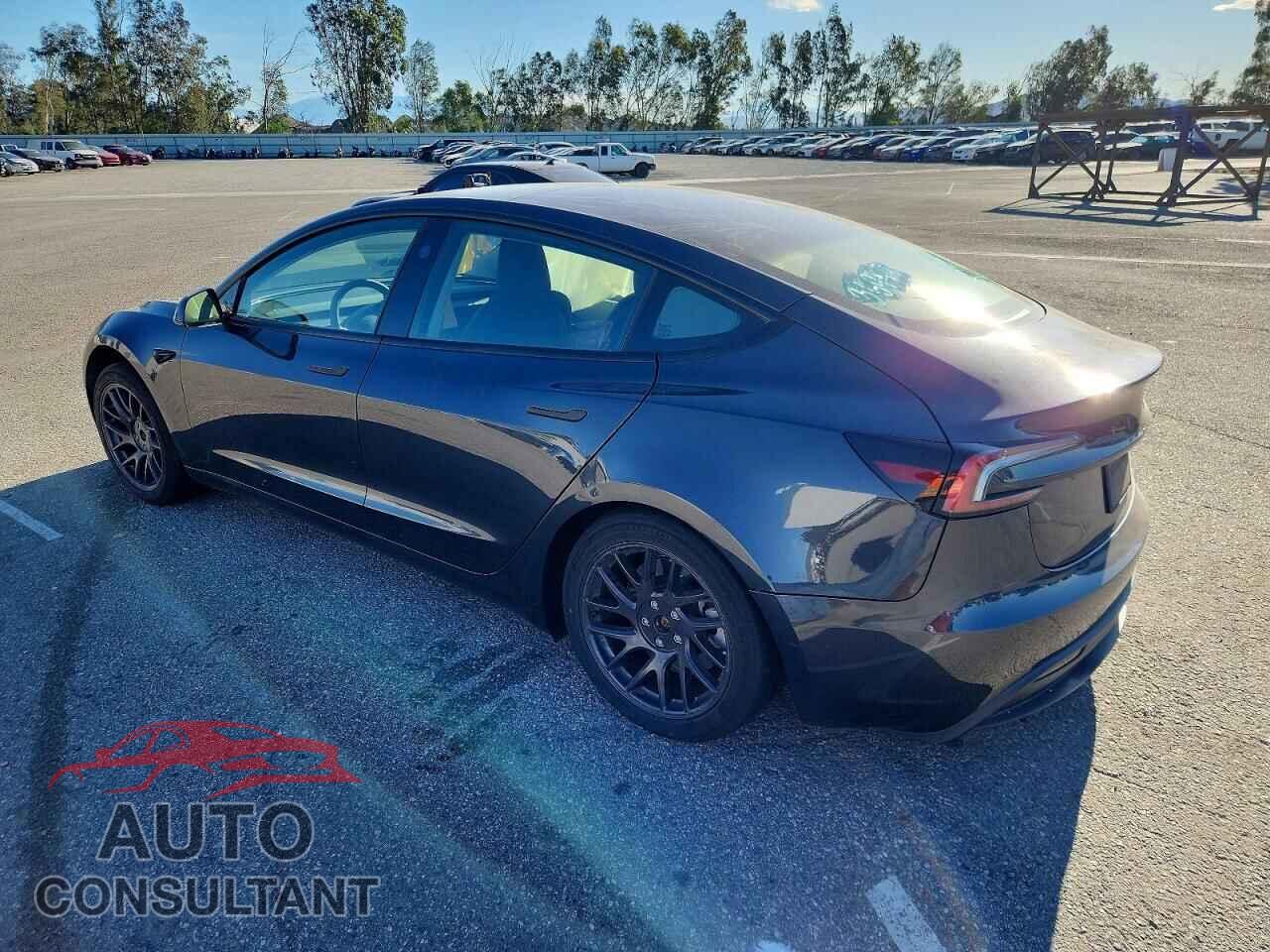 TESLA MODEL 3 2024 - 5YJ3E1EA4RF724343
