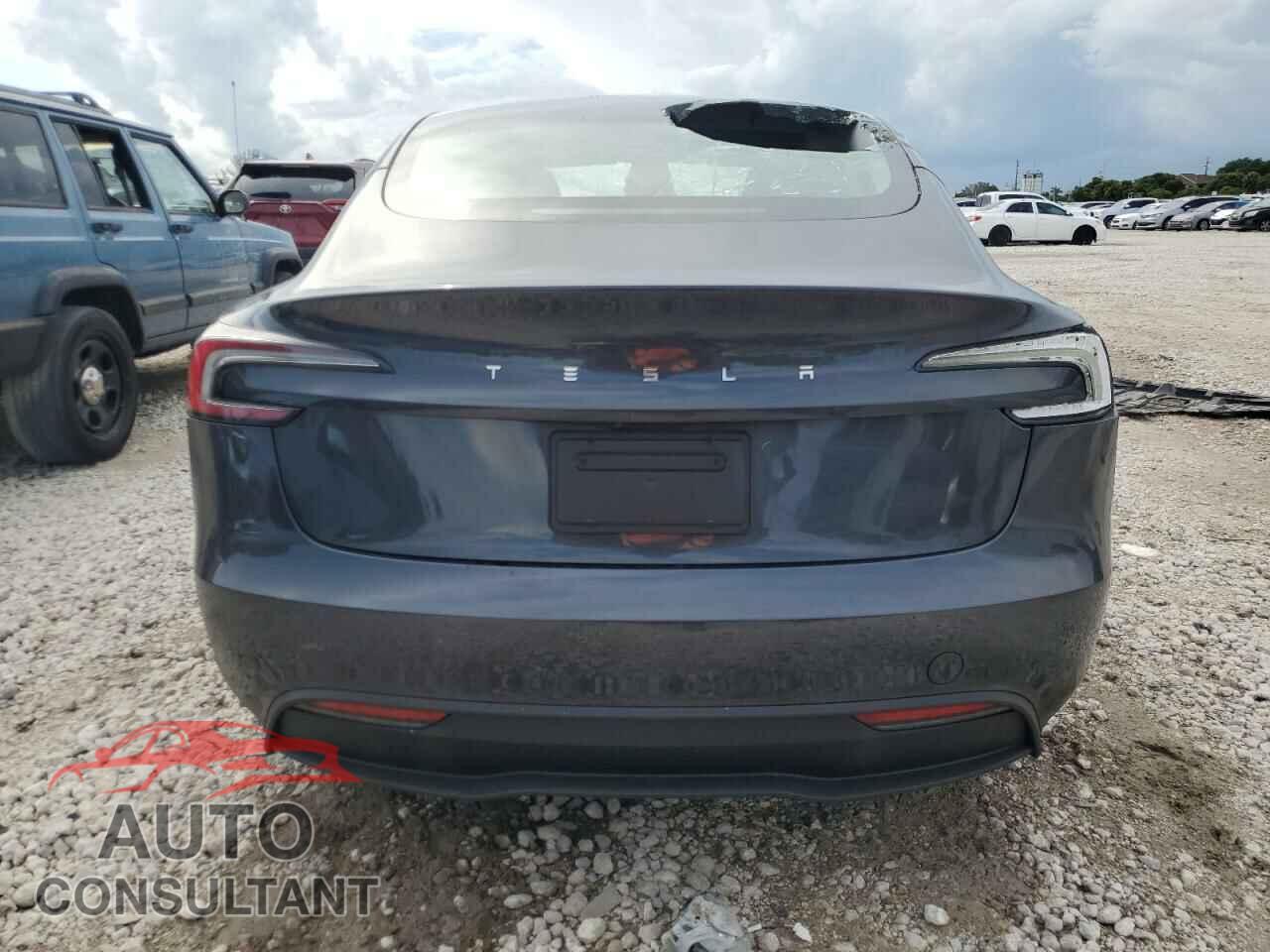 TESLA MODEL 3 2024 - 5YJ3E1EA4RF734404