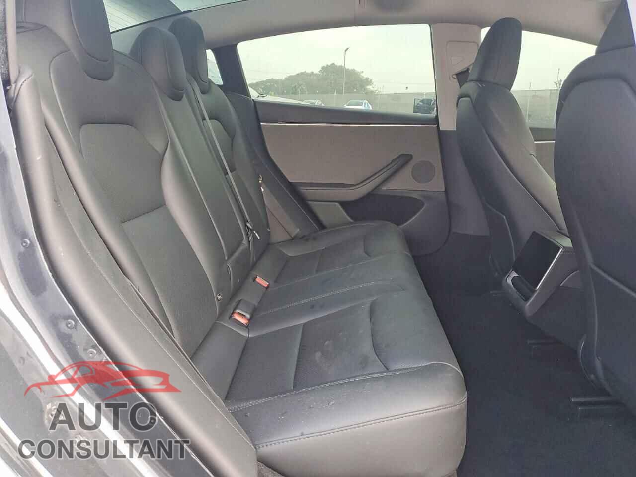 TESLA MODEL 3 2025 - 5YJ3E1EA7SF045303