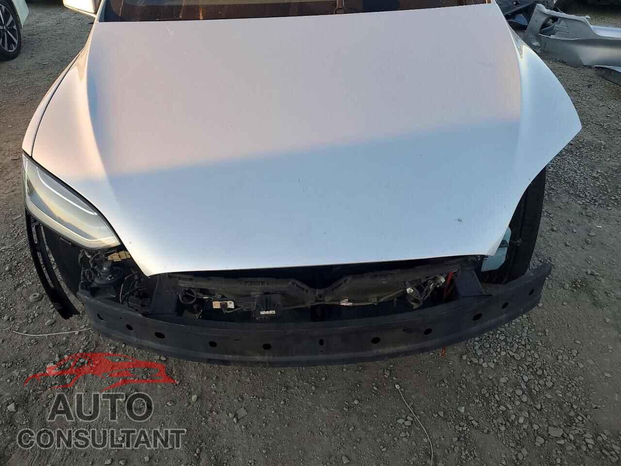 TESLA MODEL X 2017 - 5YJXCAE23HF040222