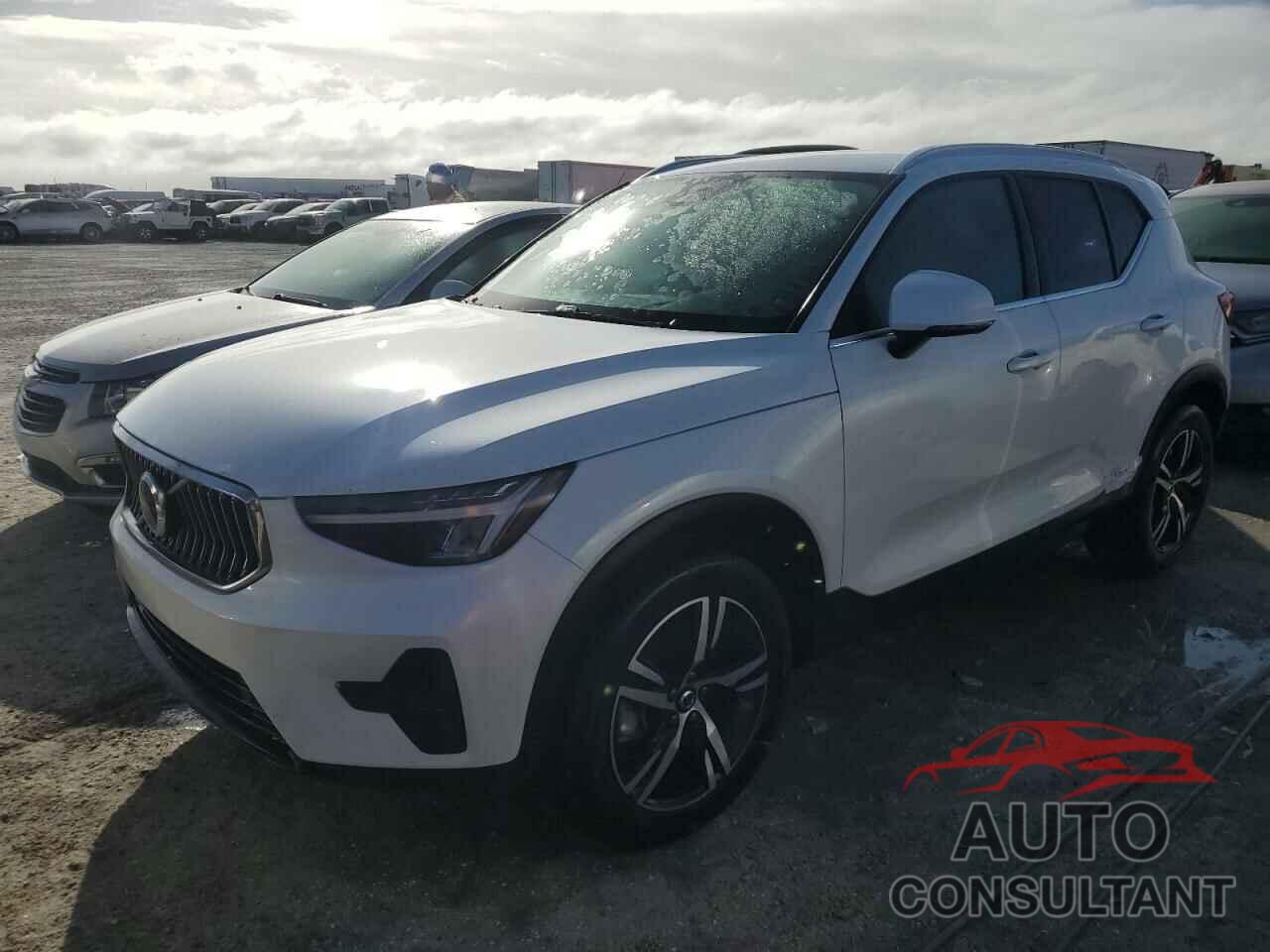 VOLVO XC40 CORE 2025 - YV4L12UJ3S2450867