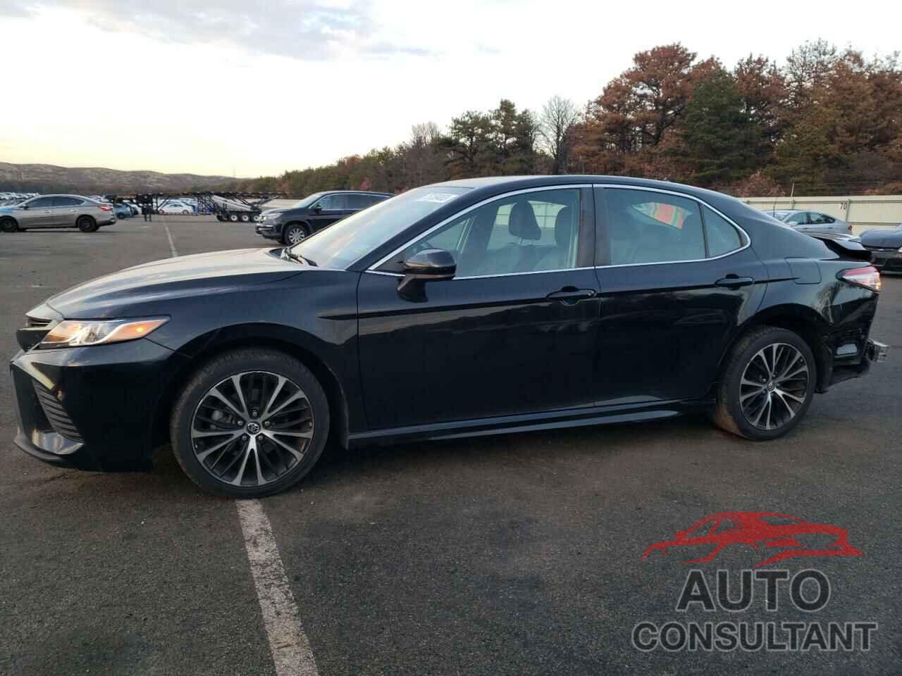 TOYOTA CAMRY 2018 - 4T1B11HK2JU134161
