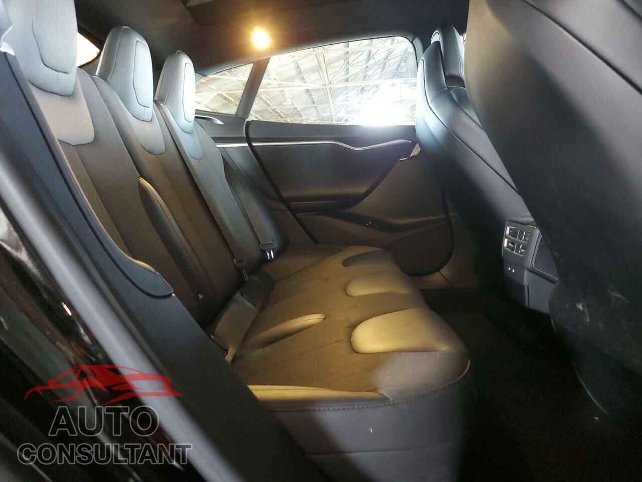 TESLA MODEL S 2017 - 5YJSA1E19HF201079