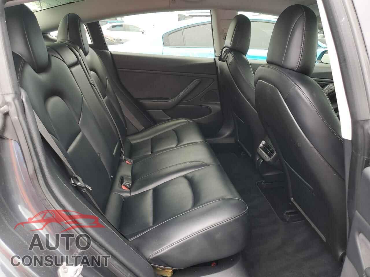 TESLA MODEL 3 2018 - 5YJ3E1EA6JF123701