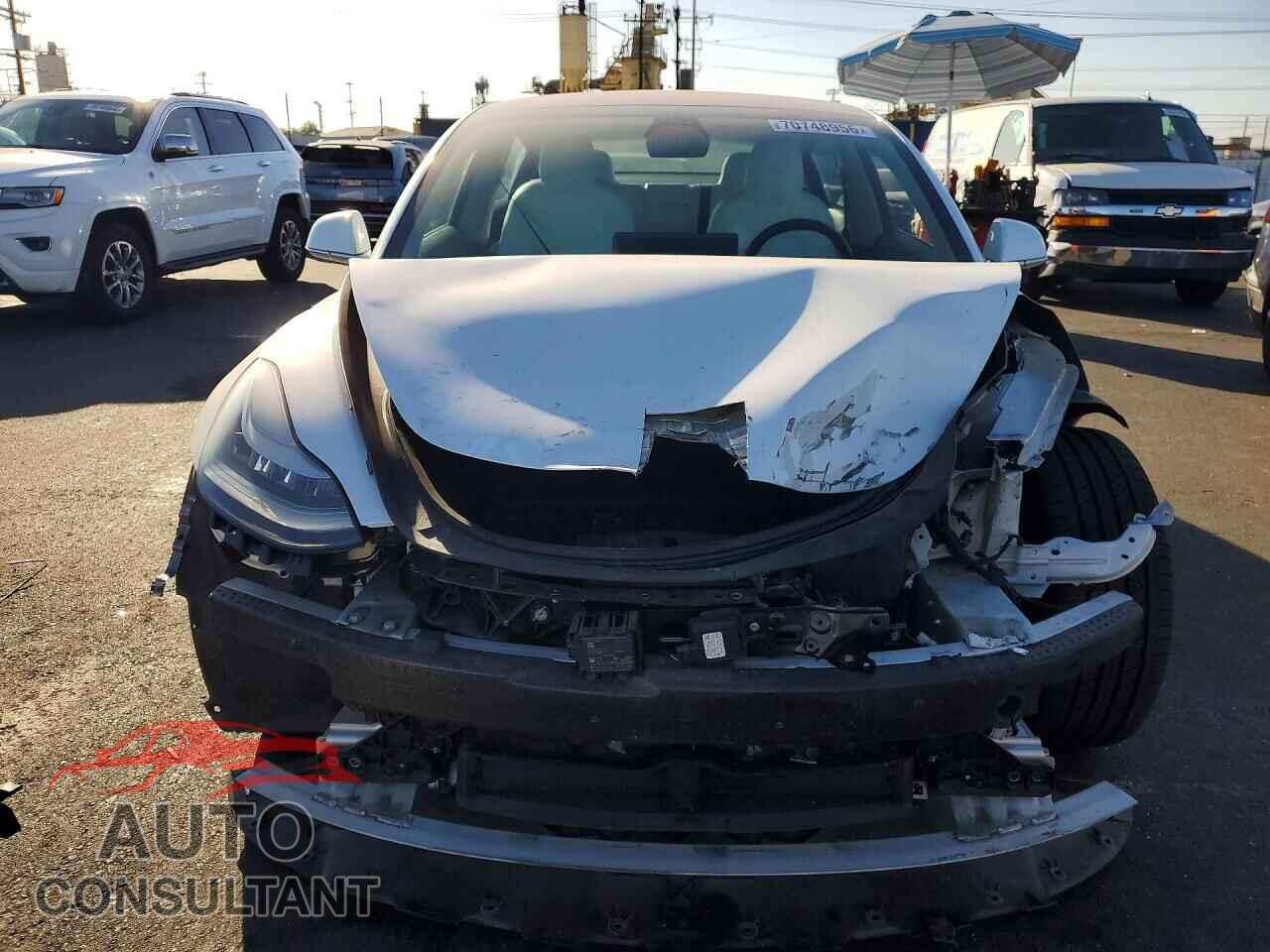 TESLA MODEL 3 2018 - 5YJ3E1EB8JF135471
