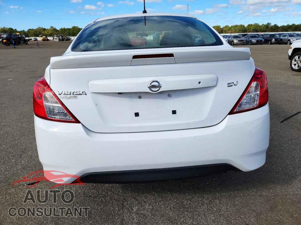 NISSAN VERSA 2019 - 3N1CN7AP3KL875813