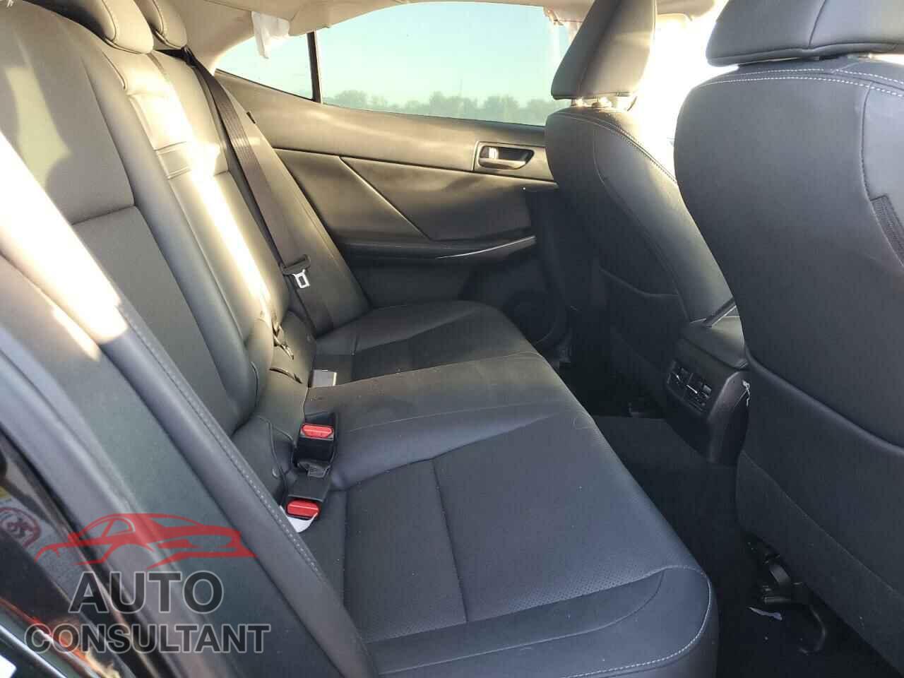 LEXUS IS 2017 - JTHCM1D27H5017894