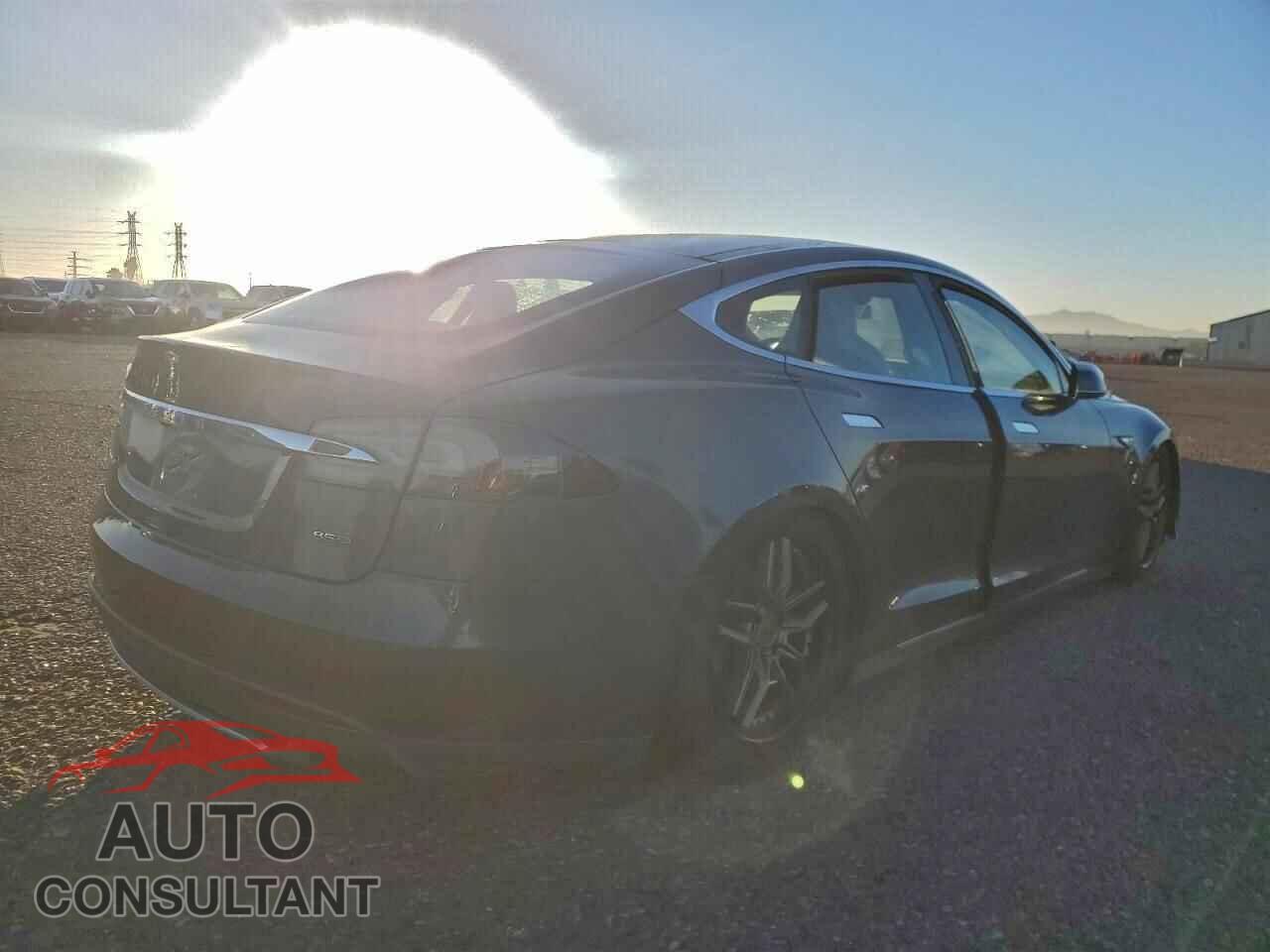 TESLA MODEL S 2015 - 5YJSA1E27FF108602