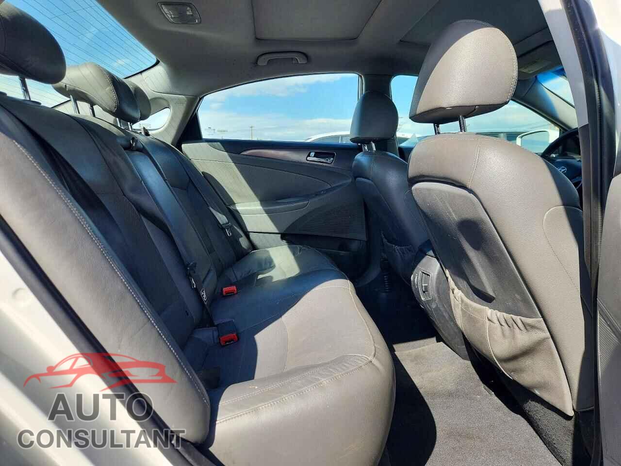HYUNDAI SONATA 2013 - KMHEC4A43DA070710