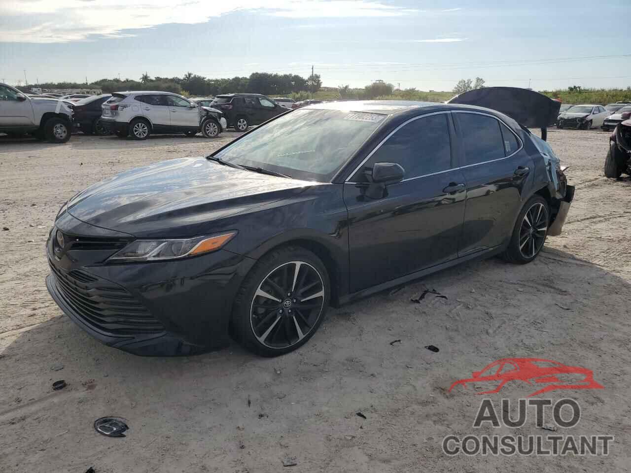 TOYOTA CAMRY 2018 - 4T1B11HK1JU560052