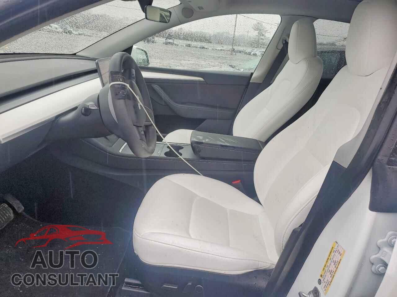 TESLA MODEL Y 2024 - 7SAYGAEE3RF064236