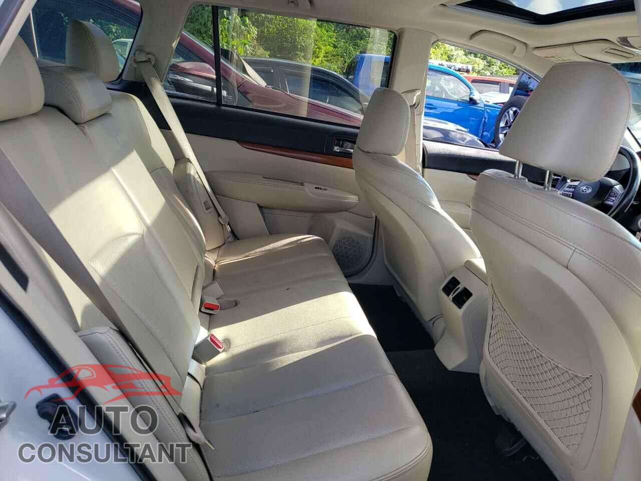 SUBARU OUTBACK 2013 - 4S4BRBLC4D3275340