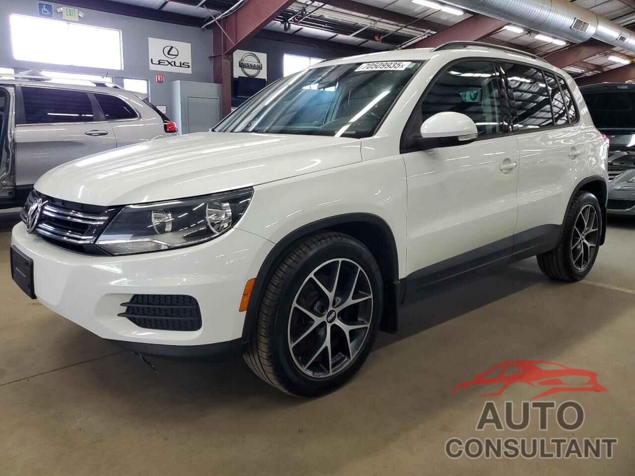 VOLKSWAGEN TIGUAN 2015 - WVGBV7AXXFW585041