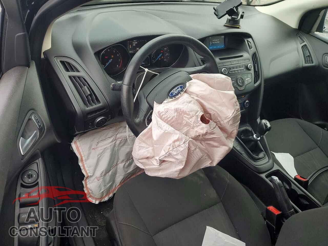FORD FOCUS 2015 - 1FADP3FE3FL372401