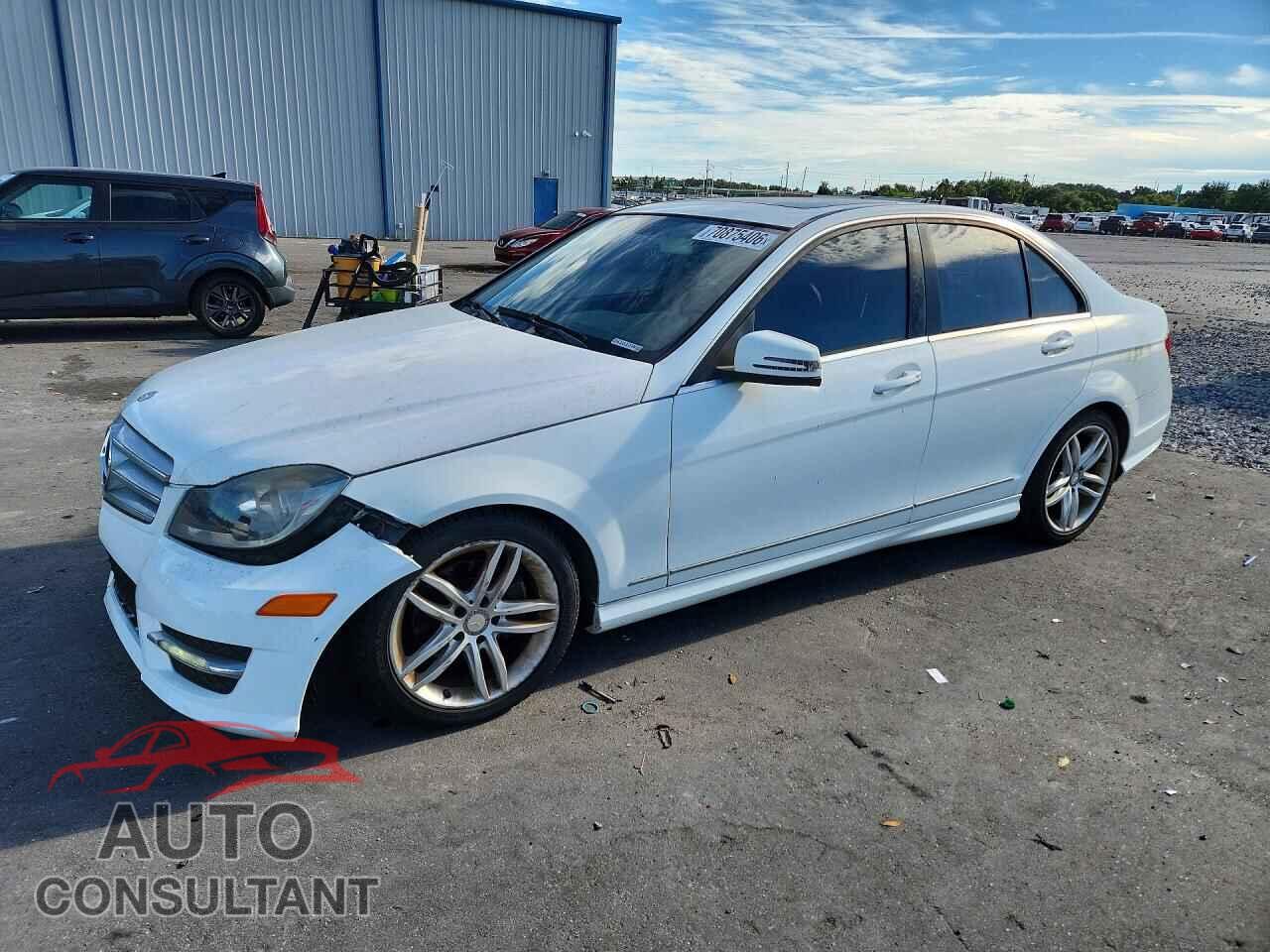 MERCEDES-BENZ C-CLASS 2013 - WDDGF4HB7DR257545
