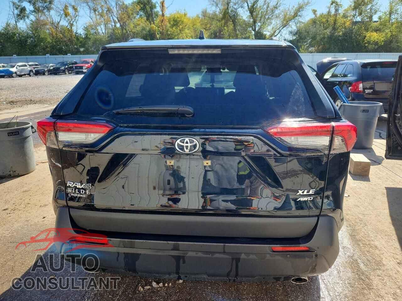 TOYOTA RAV4 2023 - JTMP1RFV5PD095497