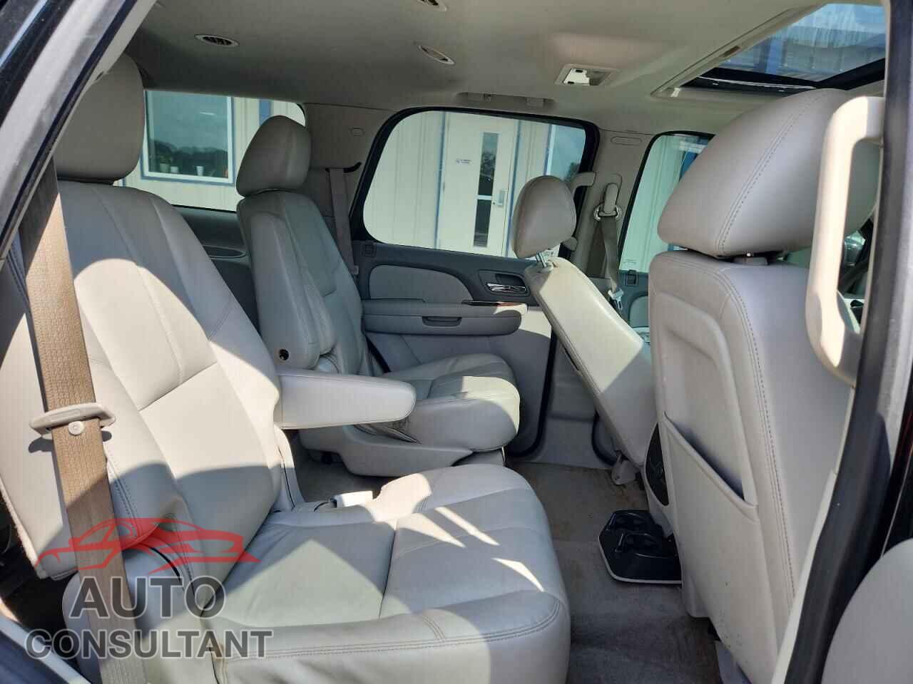 CHEVROLET TAHOE 2013 - 1GNSCBE01DR163091