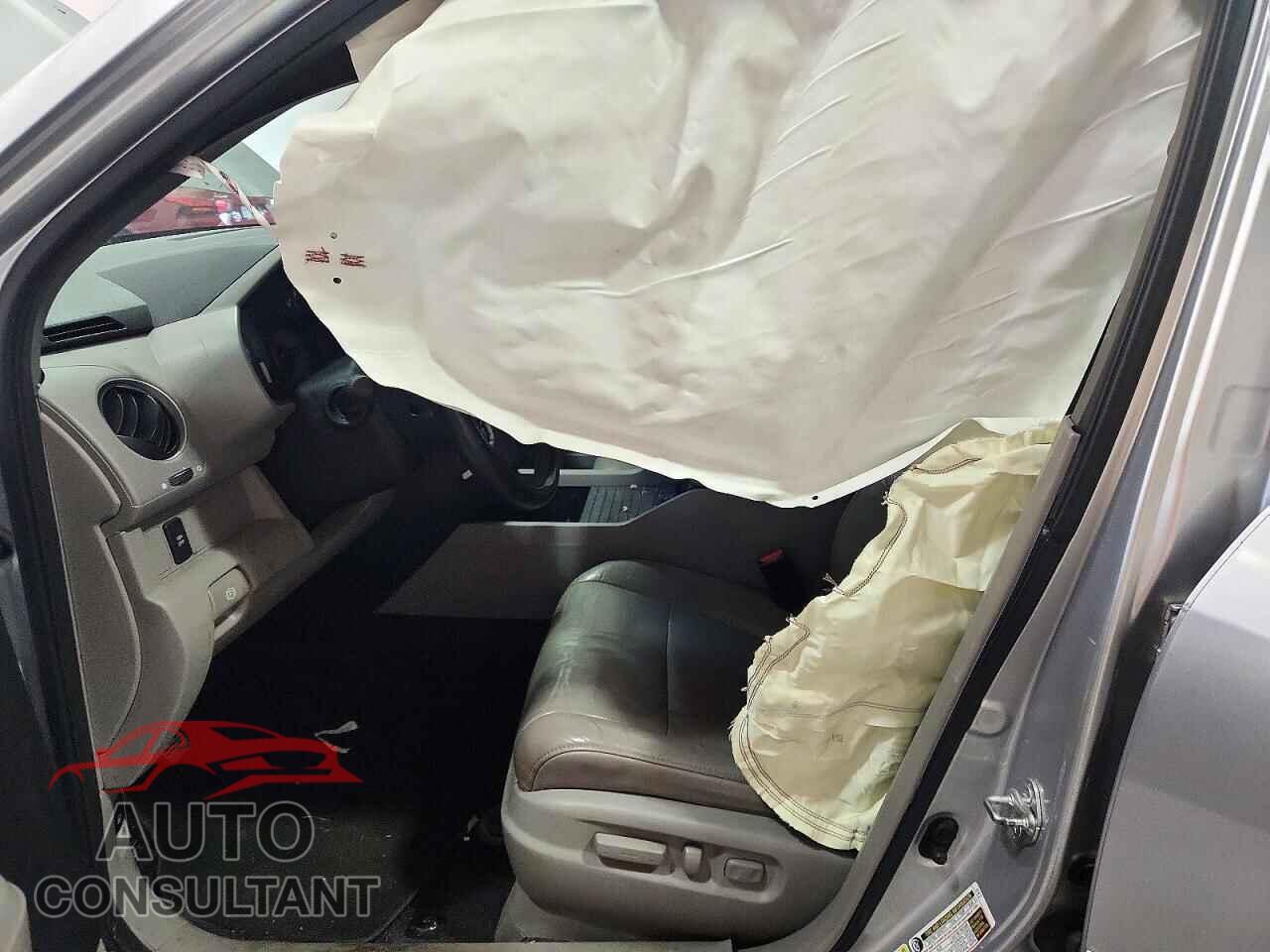 HONDA PILOT 2011 - 5FNYF4H59BB037710